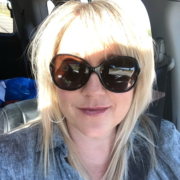 Meet your Posher, Kristen - Picture 1 of 1